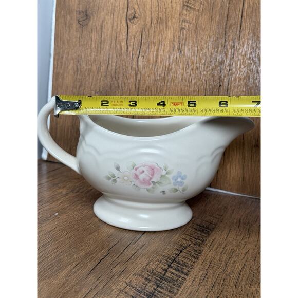 1 Gravy Boat Pfaltzgraff Tea Rose Pink White with pink & Blue Flowers - Picture 3 of 4